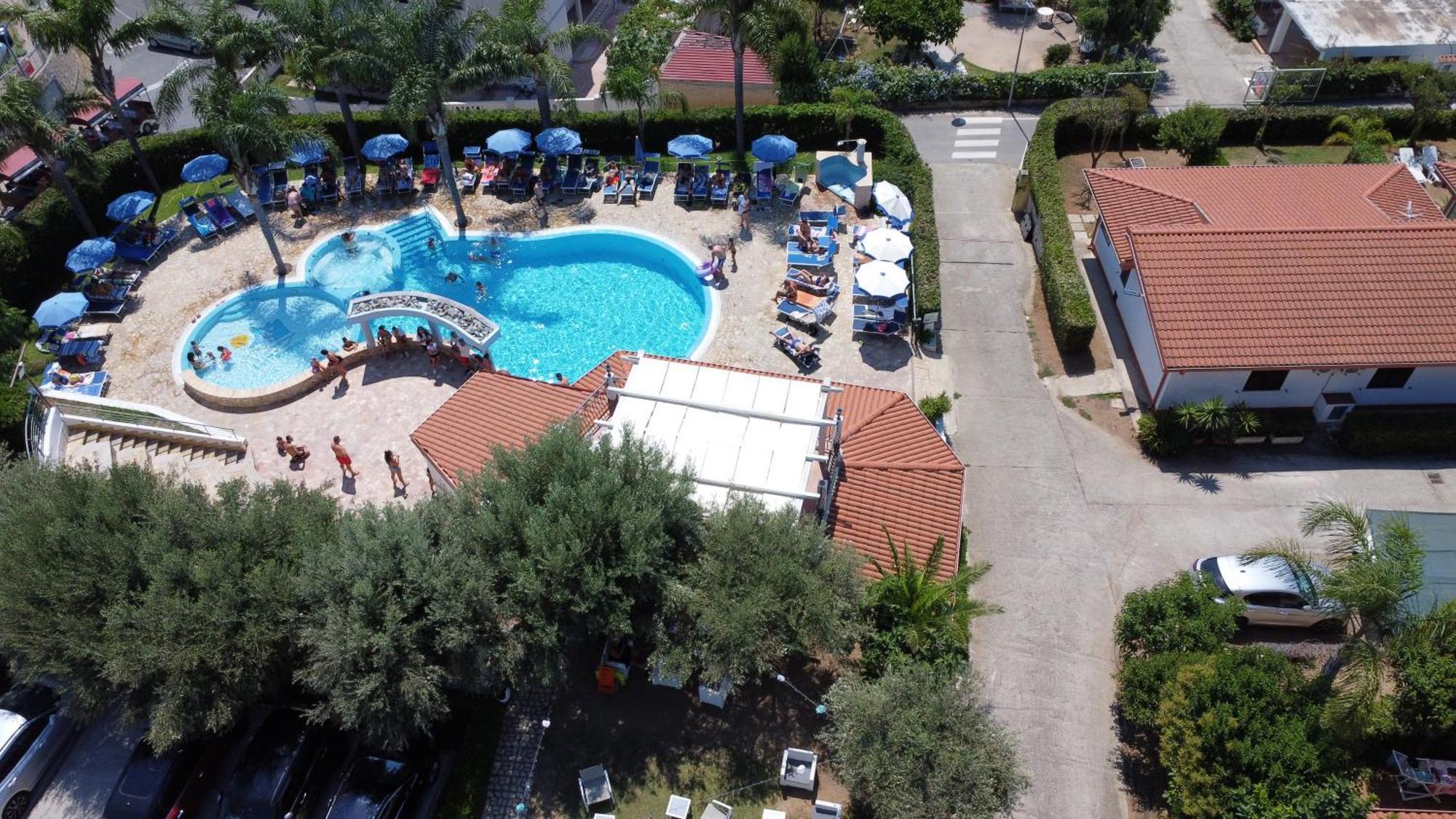 Residence Hotel La Taverna Capo Vaticano Exterior foto